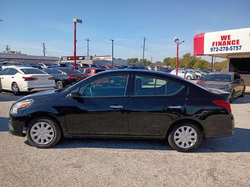 Used 2019 Nissan Versa SV image 8