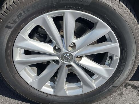 Used 2017 Nissan Rogue Sport SV w/ SV Premium Package FWD image 9