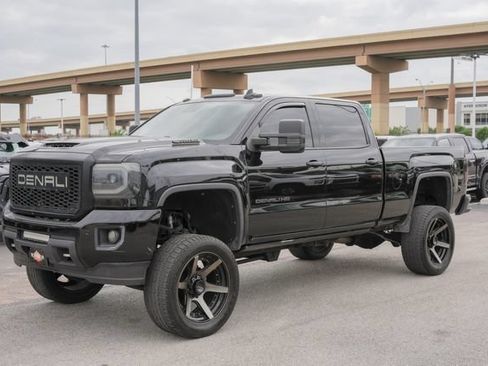 Used 2018 GMC Sierra 2500 Denali w/ Duramax Plus Package AWD/4WD image 19