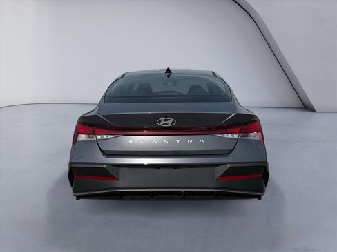 New 2026 Hyundai Elantra SE FWD image 4