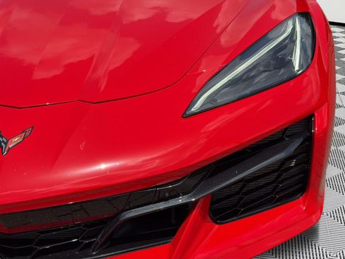 Used 2025 Chevrolet Corvette Z06 RWD image 12