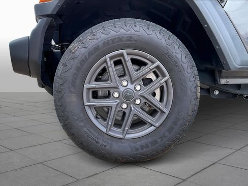 Used 2025 Jeep Wrangler Sport S image 12