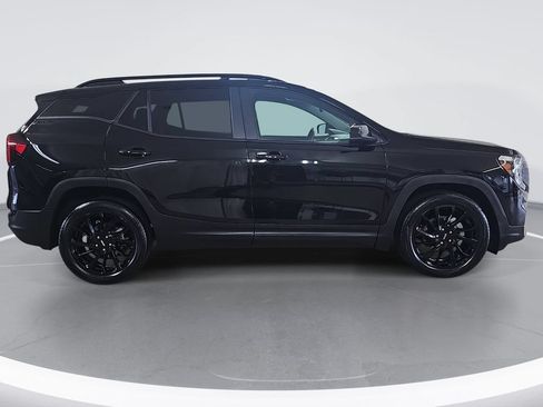 Used 2023 GMC Terrain SLE w/ Driver Convenience Package FWD image 2