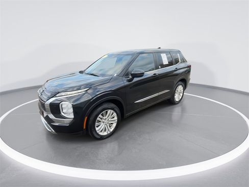 Used 2022 Mitsubishi Outlander ES image 4