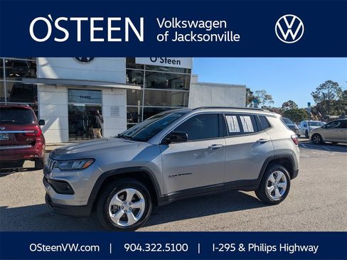 Used 2022 Jeep Compass Latitude image 1