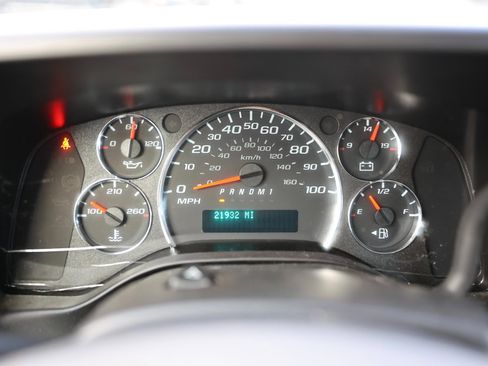 Used 2024 Chevrolet Express 2500 w/ Driver Convenience Package image 33