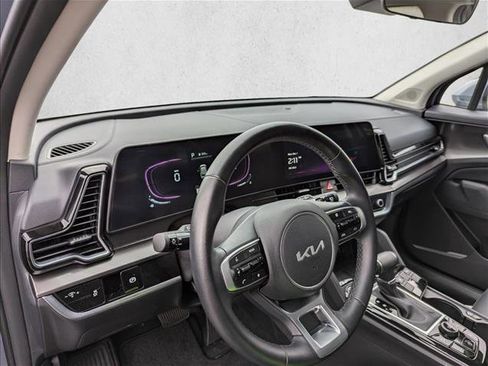 Used 2025 Kia Sportage EX image 12