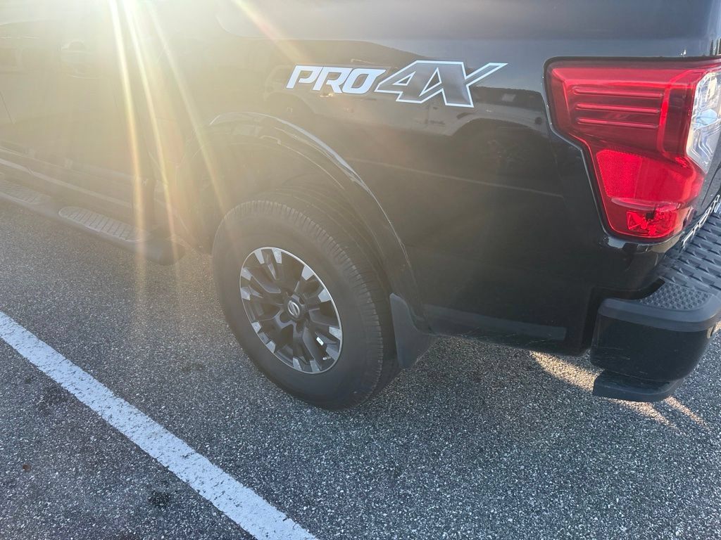 Used 2018 Nissan Titan PRO-4X w/ Pro-4x Convenience Package AWD/4WD image 12