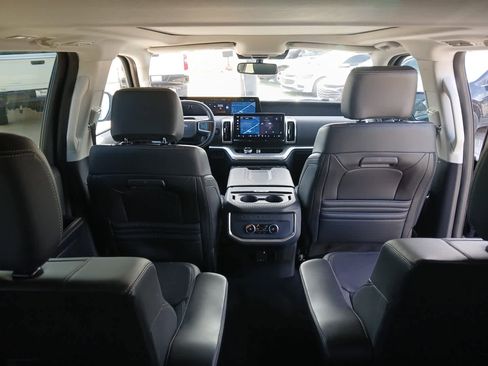 Used 2025 Ford Expedition Platinum AWD/4WD image 79