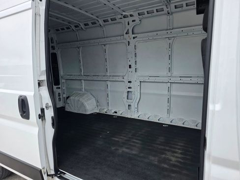 Used 2023 RAM ProMaster 2500 FWD image 11