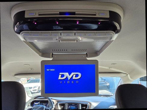 Used 2018 Chrysler Pacifica Touring Plus w/ Tire & Wheel Group image 18