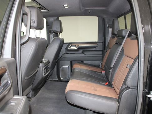 Used 2024 Chevrolet Silverado 2500 High Country w/ High Country Premium Package AWD/4WD image 27