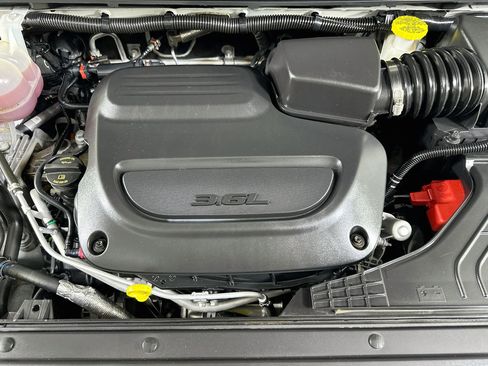 Used 2024 Chrysler Pacifica Touring-L FWD image 30