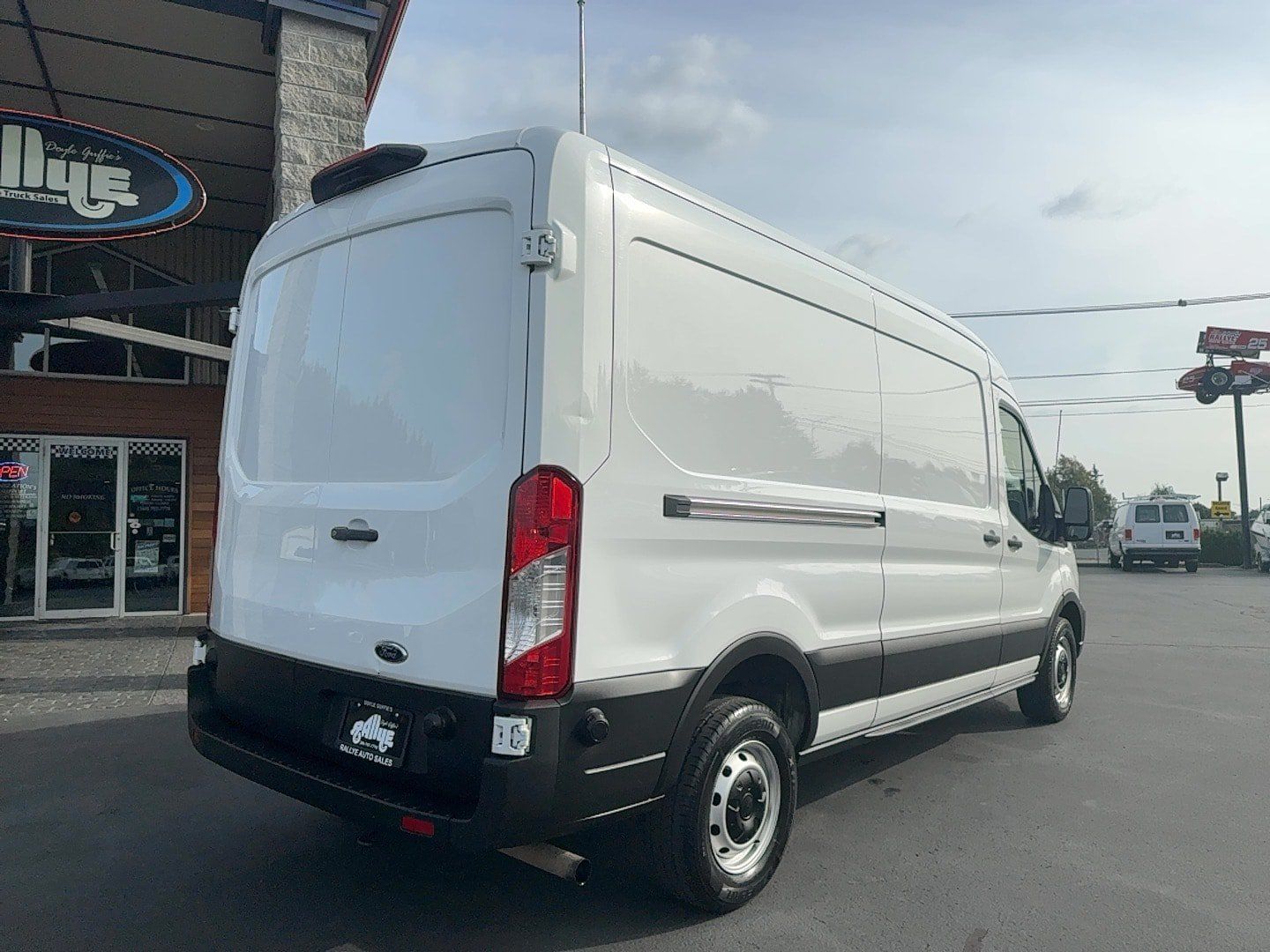 Used 2024 Ford Transit 250 148 Medium Roof w/ Load Area Protection Package RWD image 7
