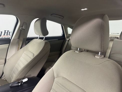 Used 2018 Ford Fusion SE w/ Fusion SE Technology Package FWD image 10