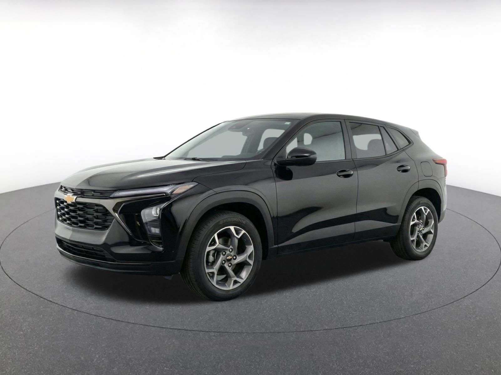 Used 2025 Chevrolet Trax LT FWD image 3