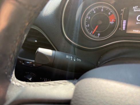 Used 2019 Jeep Cherokee Latitude Plus w/ Comfort/Convenience Group FWD image 16