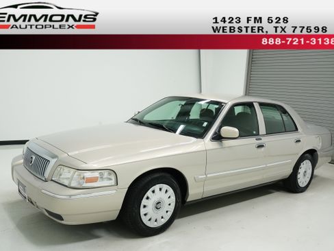 Used 2008 Mercury Grand Marquis GS image 1