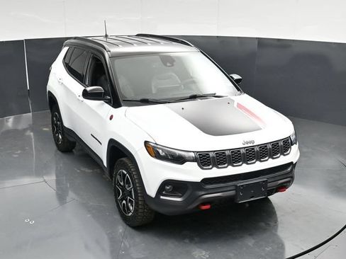 Used 2025 Jeep Compass Trailhawk AWD/4WD image 45