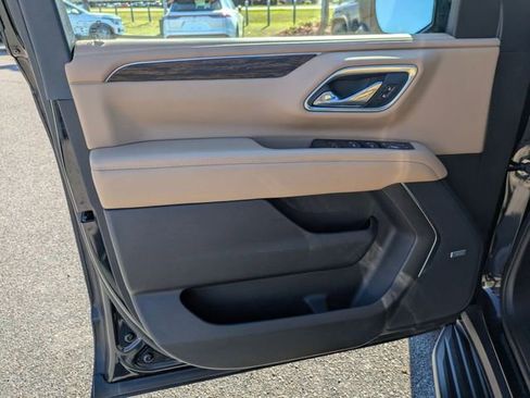 Used 2021 Chevrolet Suburban Premier RWD image 11