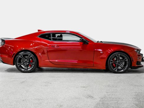 Used 2019 Chevrolet Camaro SS RWD image 5