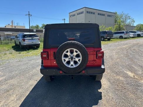 Used 2018 Jeep Wrangler Unlimited Sport S AWD/4WD image 5