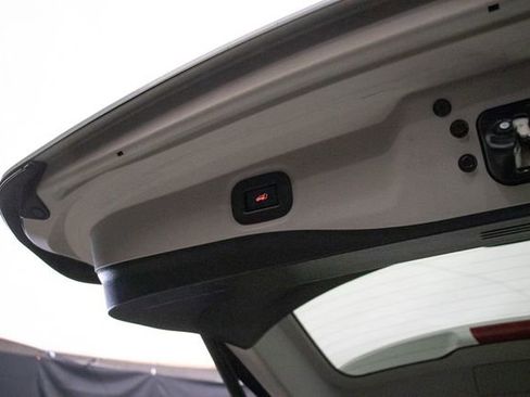 Used 2018 Nissan Rogue SV image 20