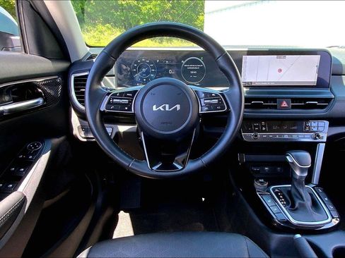 Used 2024 Kia Seltos EX AWD/4WD image 5