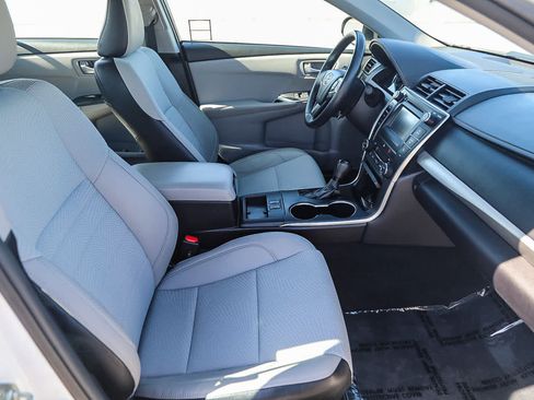 Used 2016 Toyota Camry SE FWD image 16