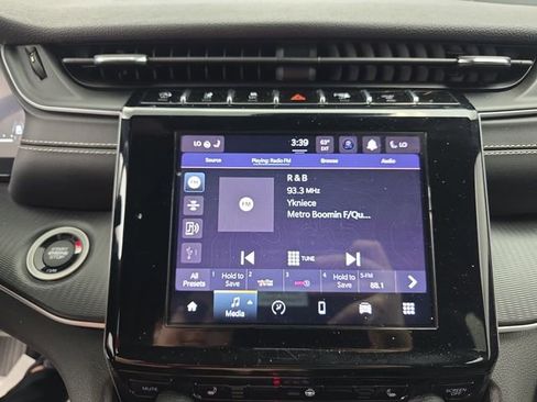 Used 2023 Jeep Grand Cherokee L Laredo image 30