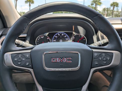 Used 2023 GMC Acadia Denali w/ Denali Ultimate Package AWD/4WD image 31