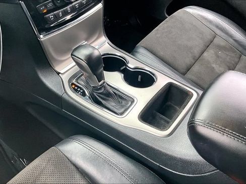 Used 2020 Jeep Grand Cherokee Altitude AWD/4WD image 18