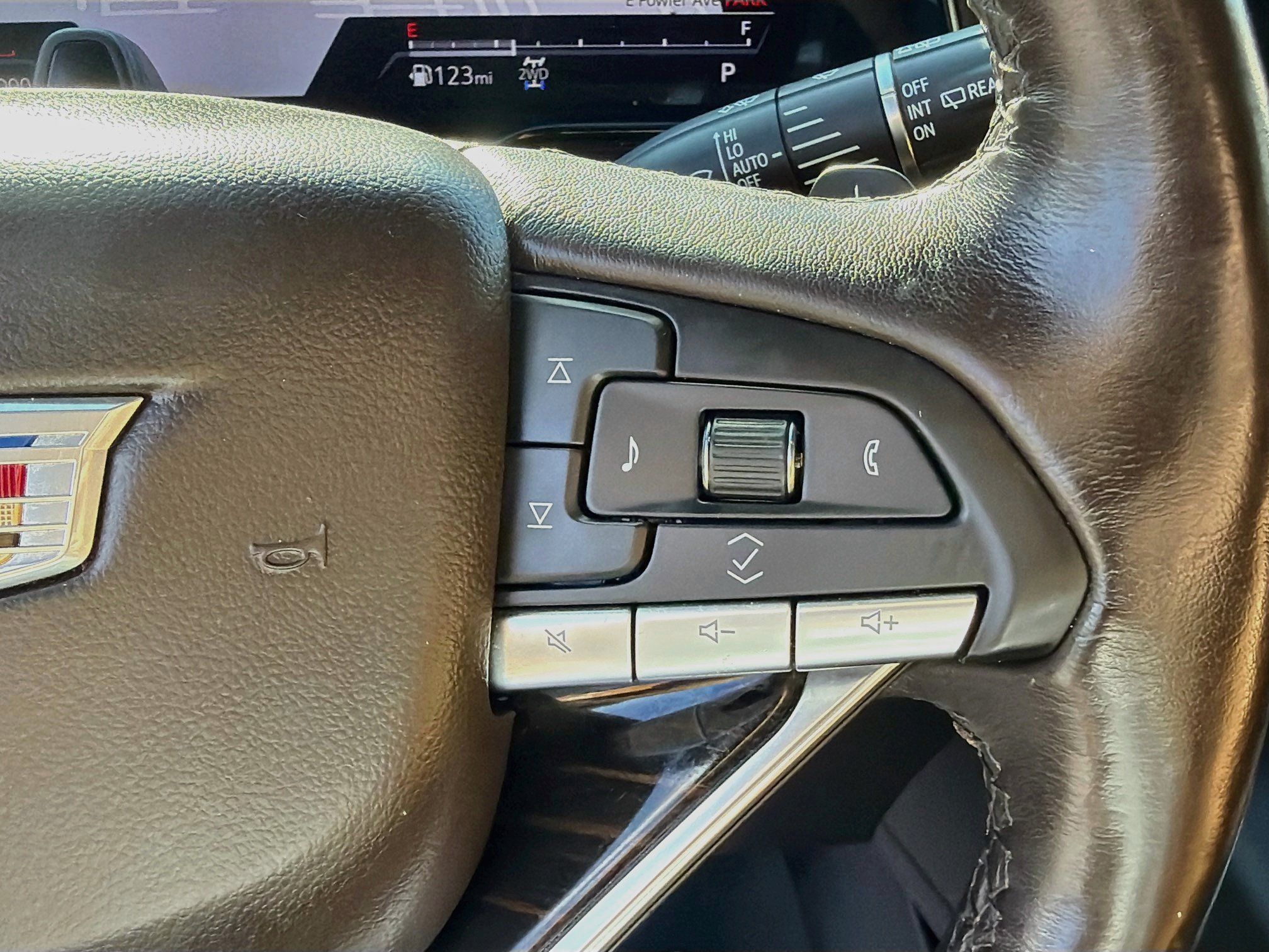 Used 2022 Cadillac Escalade Premium Luxury w/ Performance Package AWD/4WD image 40