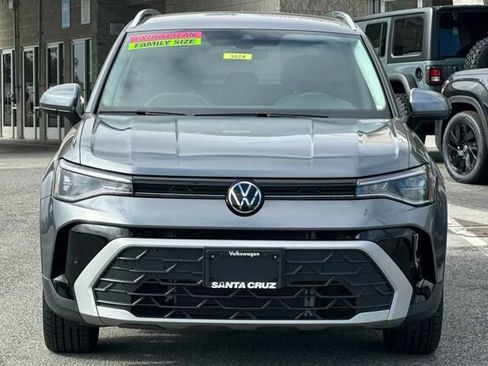Used 2025 Volkswagen Taos SE FWD image 9