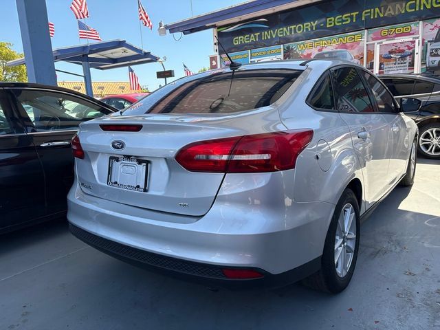Used 2018 Ford Focus SE FWD image 5