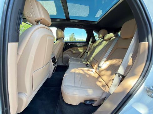 Certified 2023 Porsche Cayenne Platinum Edition AWD/4WD image 16