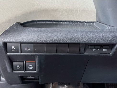 Used 2022 Toyota Sienna XLE AWD/4WD image 10
