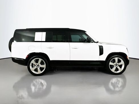 Used 2026 Land Rover Defender 130 X-Dynamic SE AWD/4WD image 4