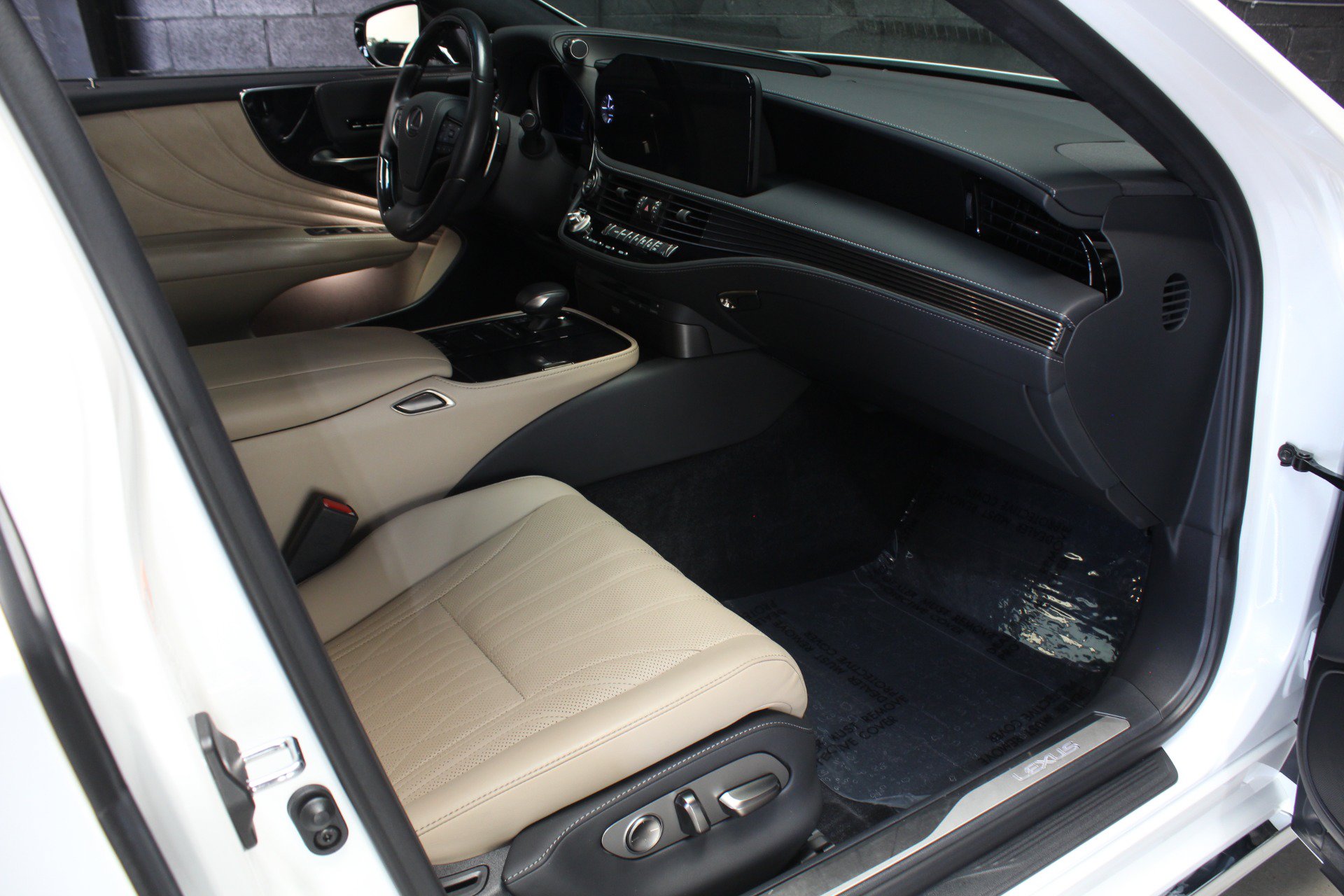Used 2022 Lexus LS 500 w/ Interior Upgrade Package RWD image 54