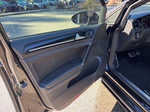 Used 2018 Volkswagen Golf R 4-Door image 5