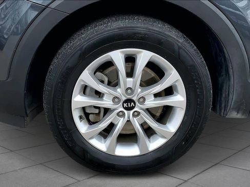 Used 2020 Kia Telluride LX image 11