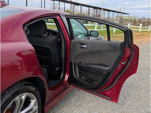Used 2022 Dodge Charger R/T w/ Blacktop Package image 12