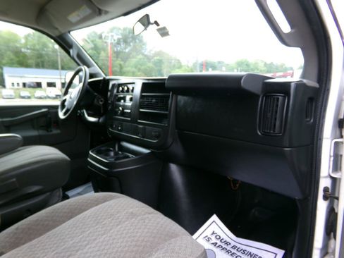 Used 2016 GMC Savana 2500 Extended RWD image 10