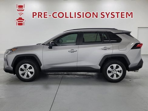 Used 2021 Toyota RAV4 LE image 5