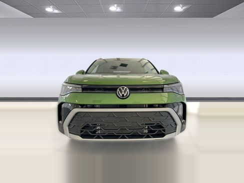 New 2026 Volkswagen Taos SE image 6