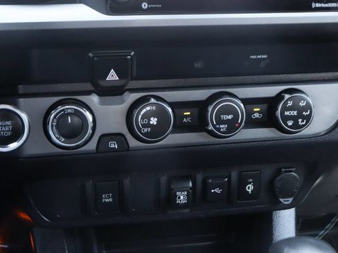 Used 2020 Toyota Tacoma TRD Off-Road AWD/4WD image 29