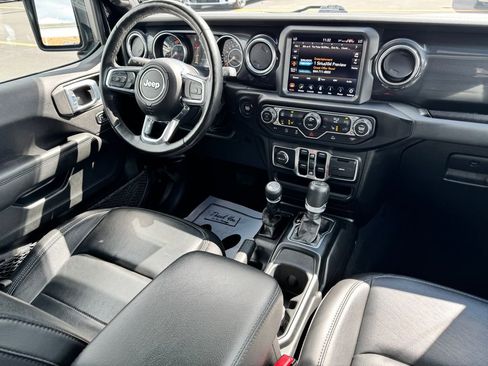 Used 2023 Jeep Wrangler Unlimited Sahara AWD/4WD image 12