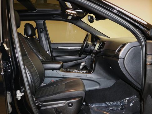 Used 2020 Jeep Grand Cherokee Limited X image 18