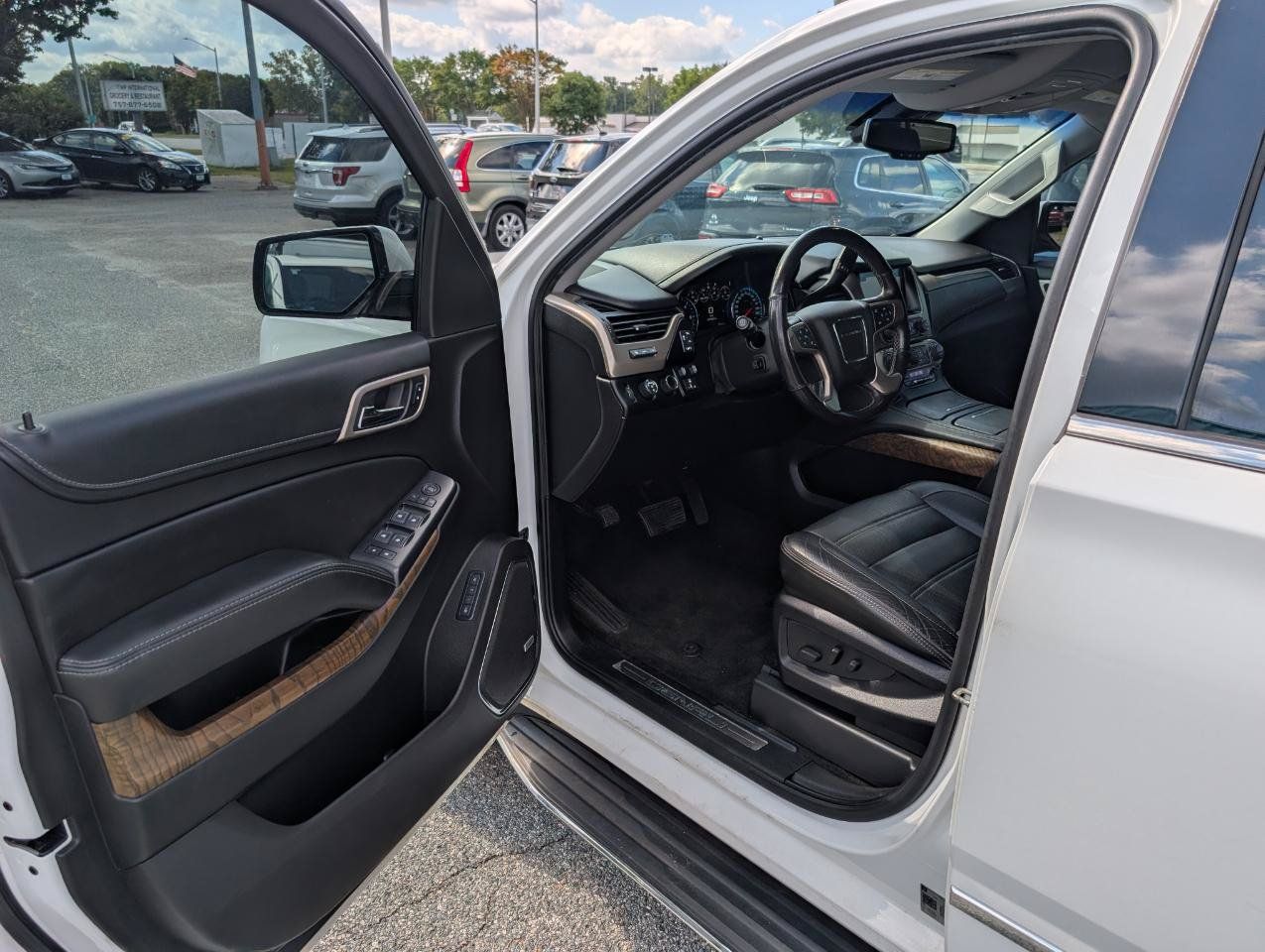 Used 2018 GMC Yukon Denali AWD/4WD image 12