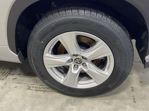 Used 2023 Toyota Highlander LE image 10